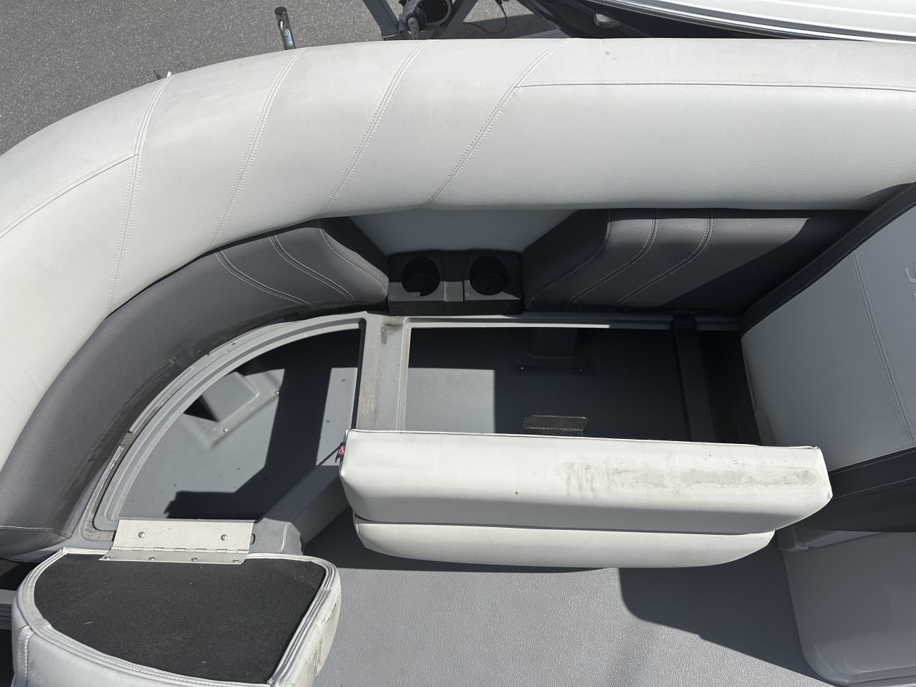 The definition of an outboard motor is a detachable engine mounted on outboard brackets on the stern of your boat.  This configuration will have only one single engine.