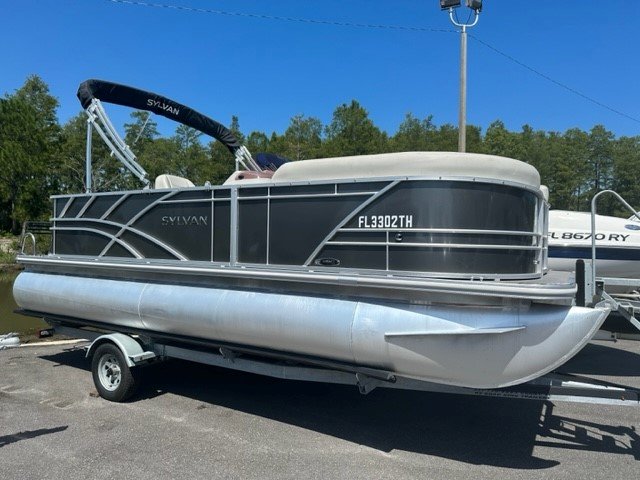 Small lightweight and, durable boats made of aluminum are most often used for freshwater fishing. They are generally very simple craft, featuring riveted or welded aluminum hulls and bench seating.