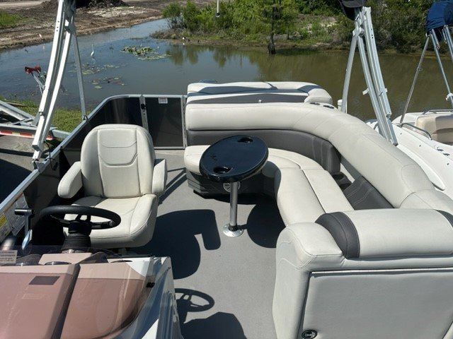 Small lightweight and, durable boats made of aluminum are most often used for freshwater fishing. They are generally very simple craft, featuring riveted or welded aluminum hulls and bench seating.