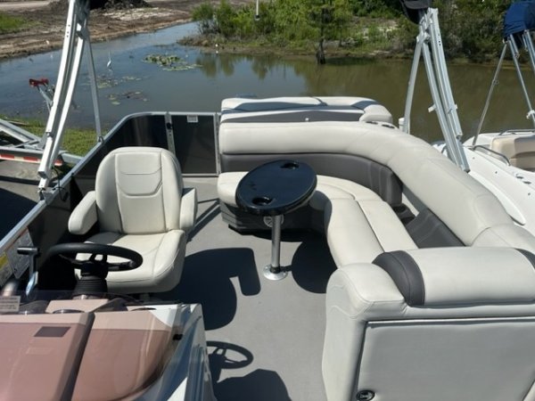 Small lightweight and, durable boats made of aluminum are most often used for freshwater fishing. They are generally very simple craft, featuring riveted or welded aluminum hulls and bench seating.