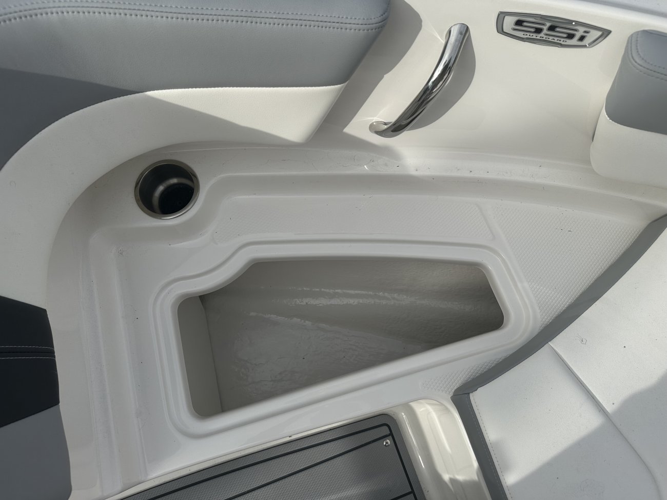 Is your family being pulled in different directions? Whether it's fishing, tubing, skiing or just cruising along enjoying the scenery, there are few forms of recreation that offer families the chance to reconnect like a day spent together on the water.