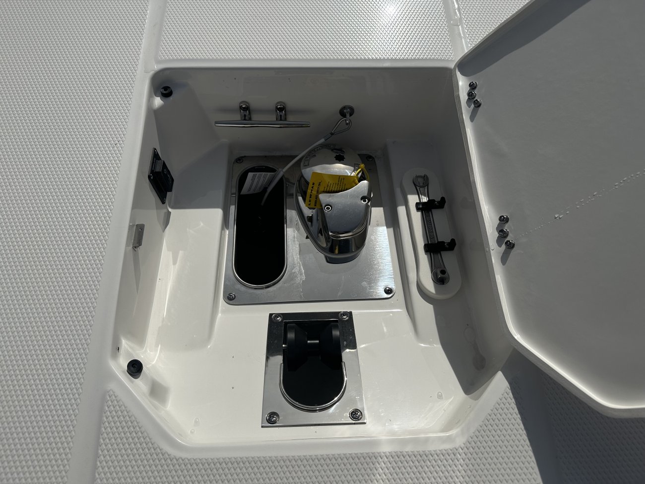 Center console is an open hull boat where the console of the boat is in the center. The boat deck surrounds the console so that a person can walk all around the boat from stern to bow with ease. Most center consoles are powered by outboard motors.