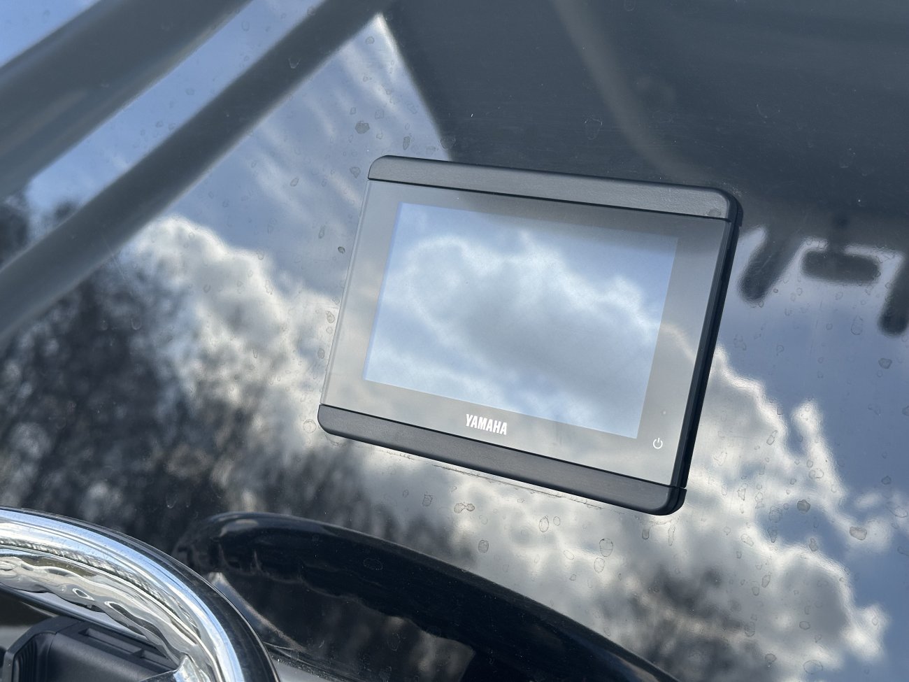 The definition of an outboard motor is a detachable engine mounted on outboard brackets on the stern of your boat.  This configuration will have only one single engine.