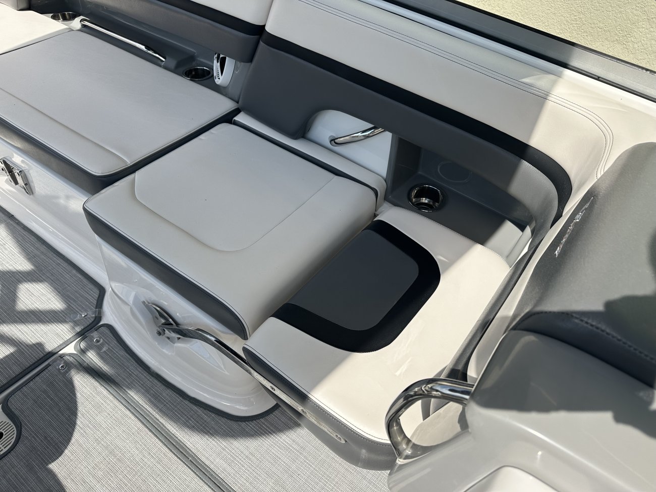 These propulsion systems are usually inboard engines that take in water that flows through a pump powered by an impeller. The water is then discharged at high pressure through a nozzle that propels the boat forward.