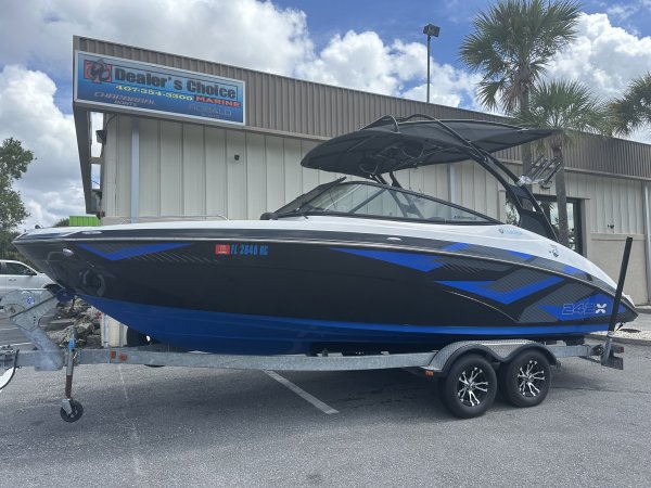 Generally speaking, wakeboard specific boats have weight in the back of the boat and make the wake larger and steeper. Most wakeboard boats will have several features that help to create large wakes.
